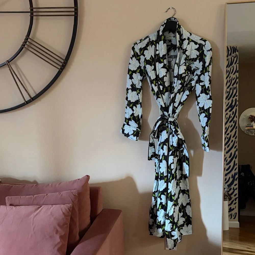 Off-White Floral Robe💎 - Picture 4 of 6